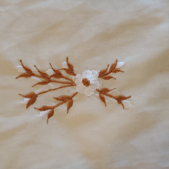 *CLOSET CLOSING 7/31* Vintage cream blouse top, flower embroidery large - Picture 6 of 7
